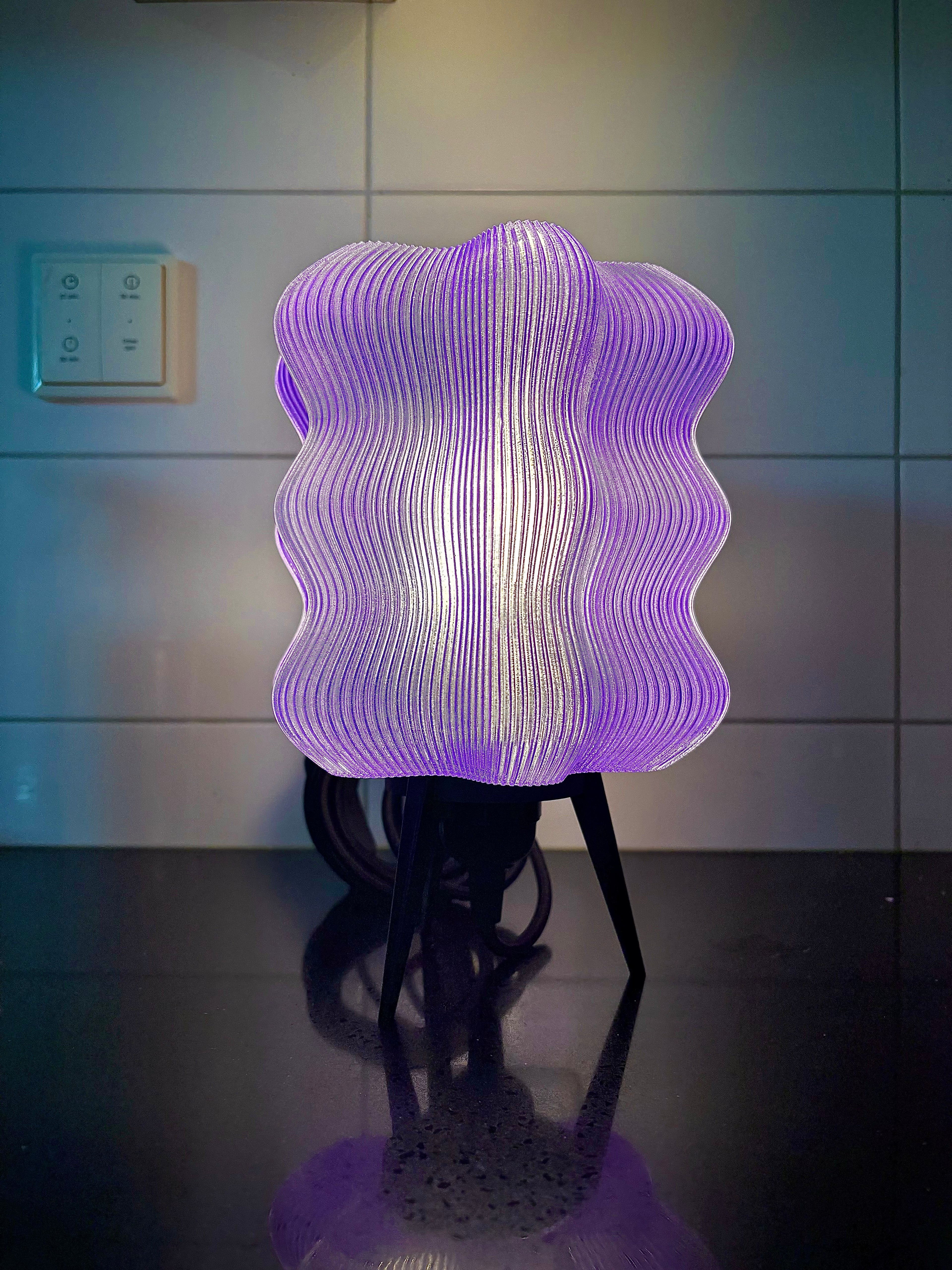 Wavy lamp