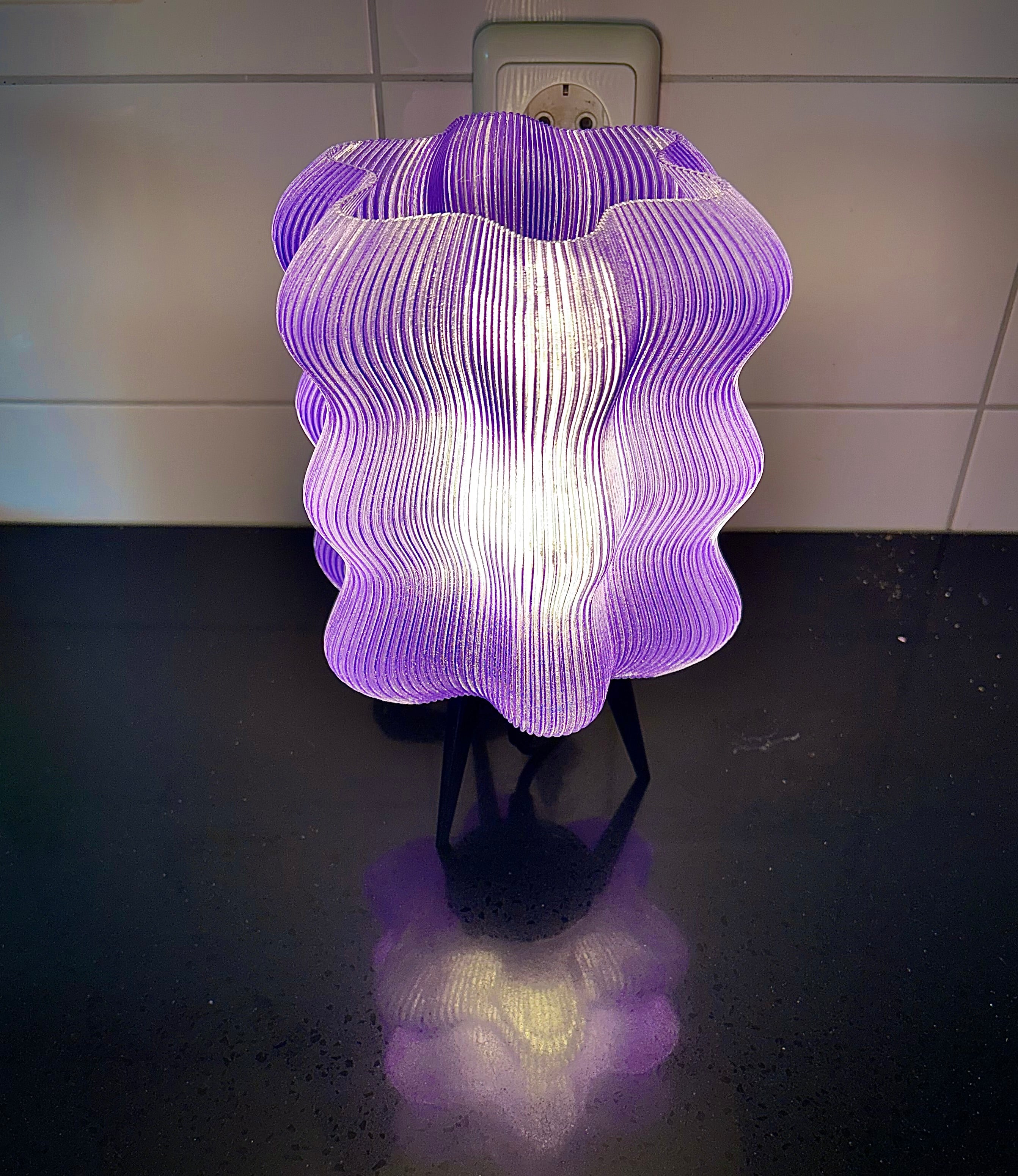 Wavy lamp